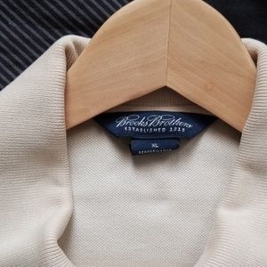 A polo collar shirt